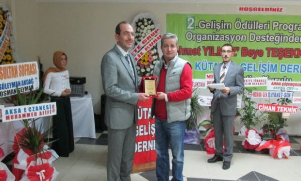 TİYATROCULAR DERNEĞİ BAŞKANIMIZ İBRAHİM VEHBİ ATABAY’ A KÜTAHYA GELİŞİM DERNEĞİ TARAFINDAN 2. ÖDÜL VERİLDİ
